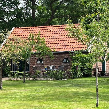 Landelijk Gelegen Huisje Op Erf Veeningen Eksteriør billede