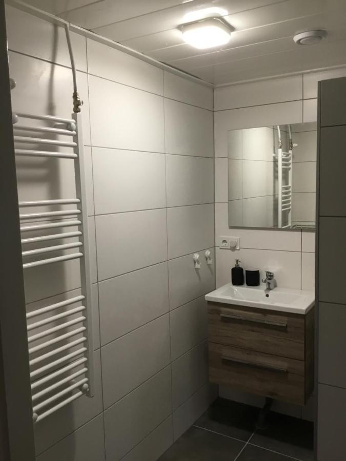 Landelijk Gelegen Huisje Op Erf Veeningen Eksteriør billede
