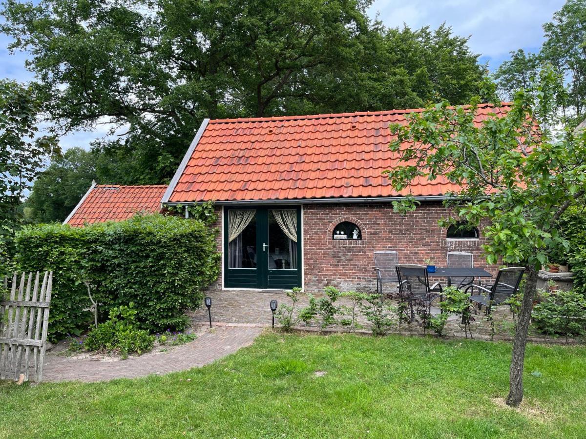 Landelijk Gelegen Huisje Op Erf Veeningen Eksteriør billede
