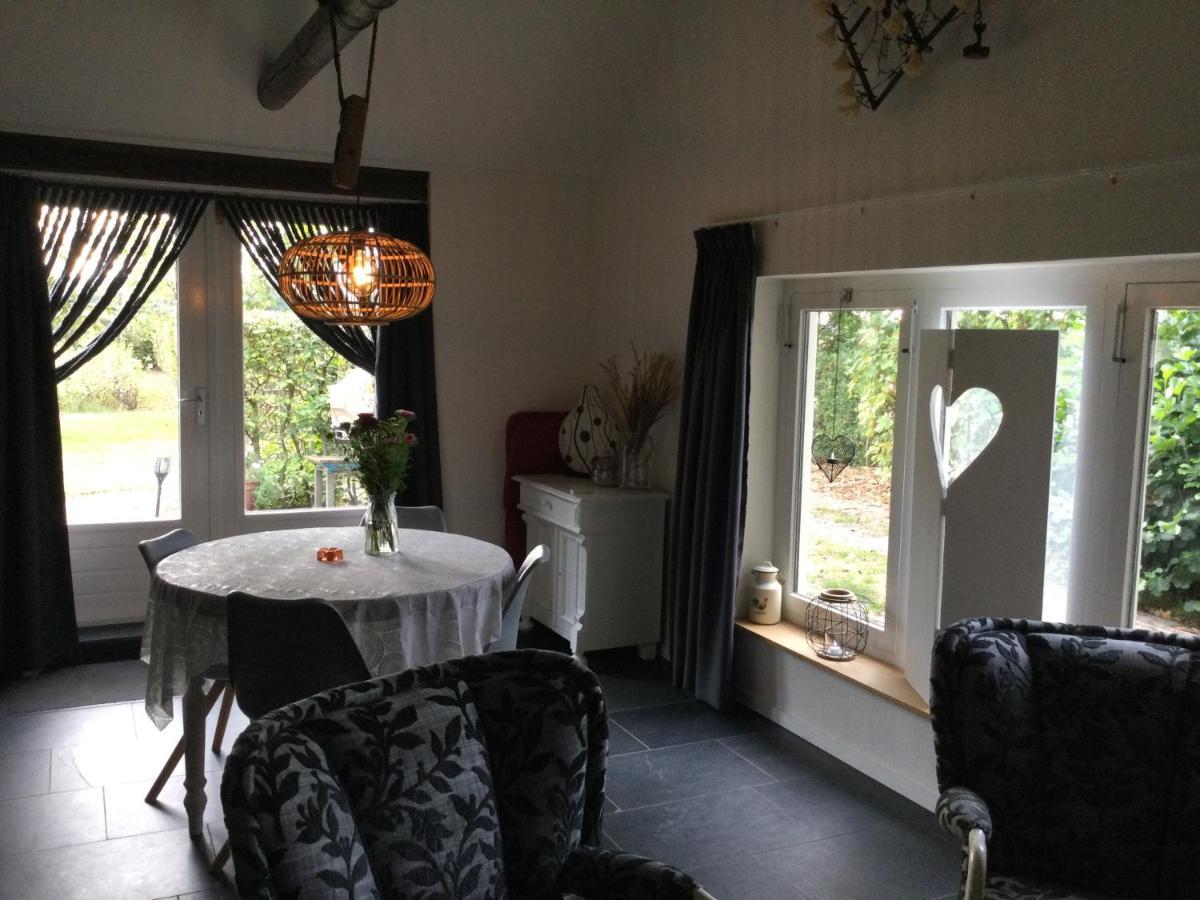 Landelijk Gelegen Huisje Op Erf Veeningen Eksteriør billede