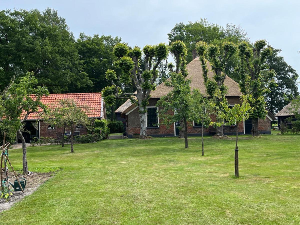 Landelijk Gelegen Huisje Op Erf Veeningen Eksteriør billede