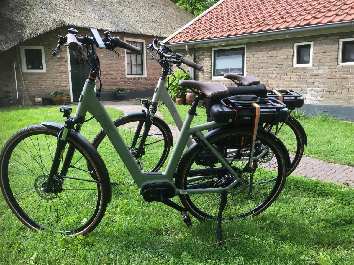 Landelijk Gelegen Huisje Op Erf Veeningen Eksteriør billede